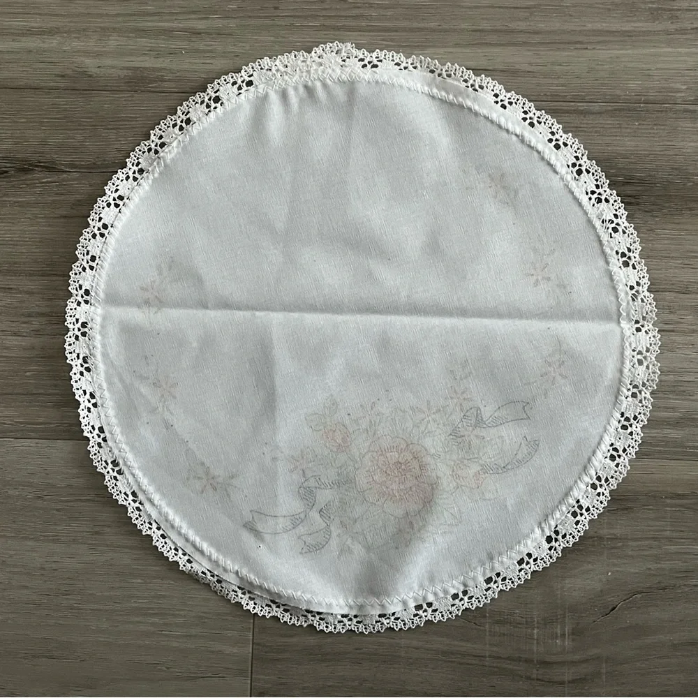 NWOT Stamped Embroidery Floral Circular Doily with Cute Edging